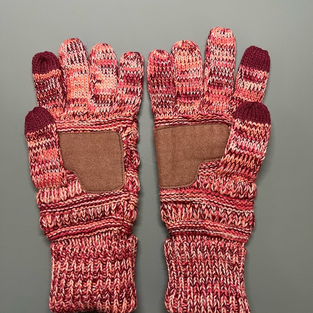 C.C Exclusive Knit Gloves in Maroon, Red and Pink NWOT - Picture 2 of 3